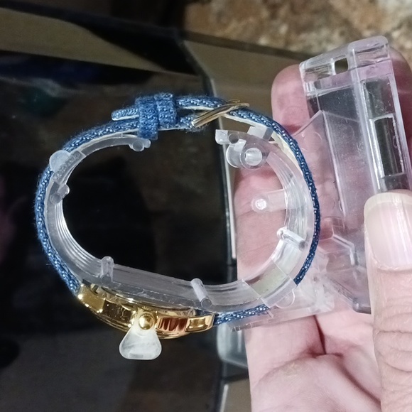 Carriage By Timex Women's Gold Tone Fashion Watch w/Denim Band. No Box. - Picture 6 of 9